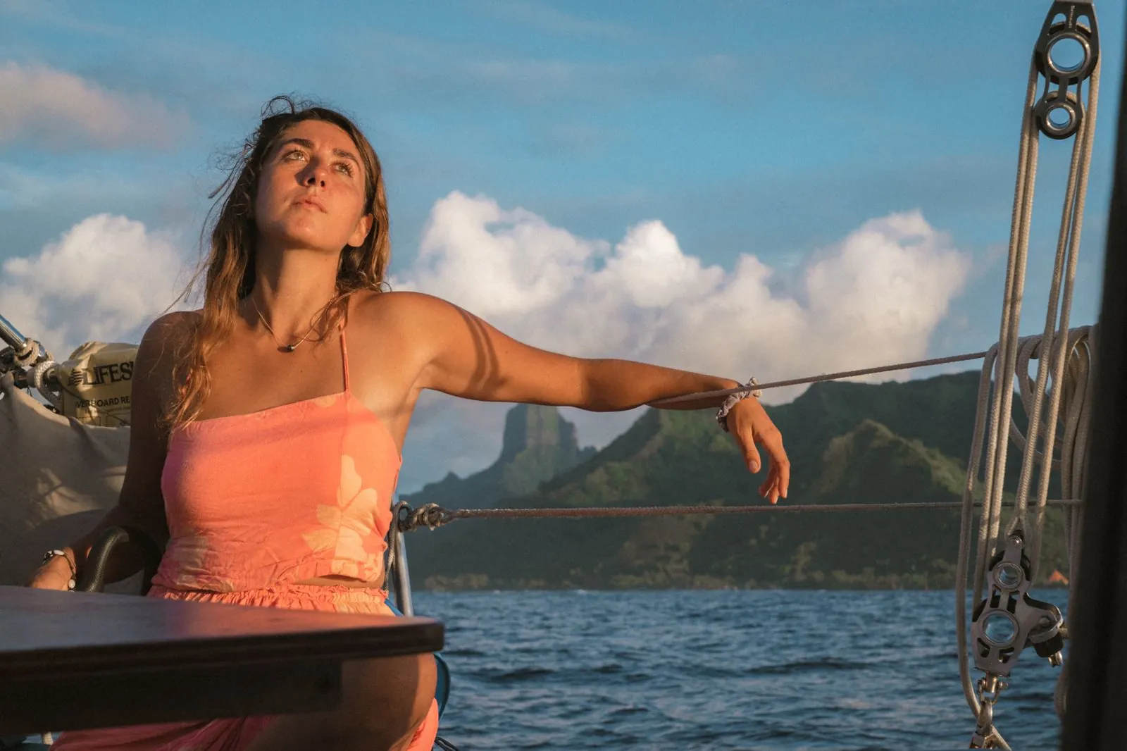 Clara à bord au départ de Moorea